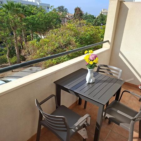 Central 2-Bed Apartment In Estepona Port 외부 사진